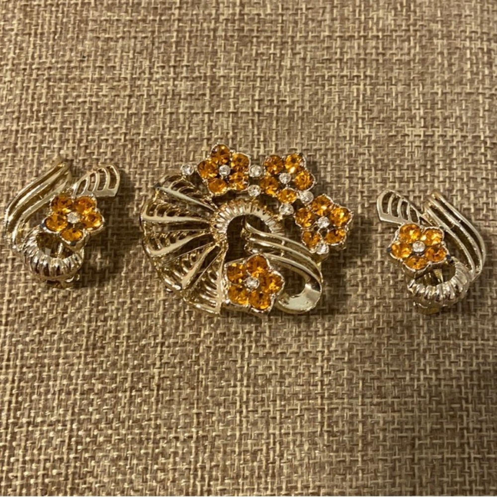 Hold Vintage AB Stone brooch & clip on earrings guc